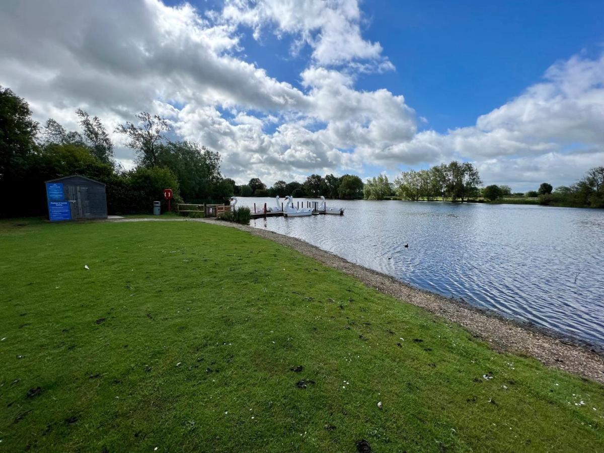 Spring Lodge South Cerney Exterior foto